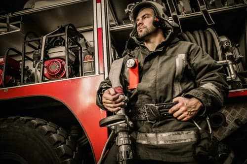 Как правильно пожарный или пожарник?